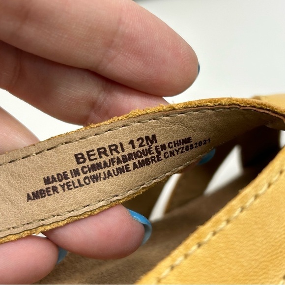 Earth Origins Berri Yellow Leather Woven Casual Round Toe Slip-on Sandal Size 12 - Picture 12 of 12